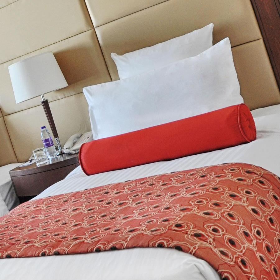 Park Regis Kris Kin Hotel Dubai Exterior foto A bolster pillow