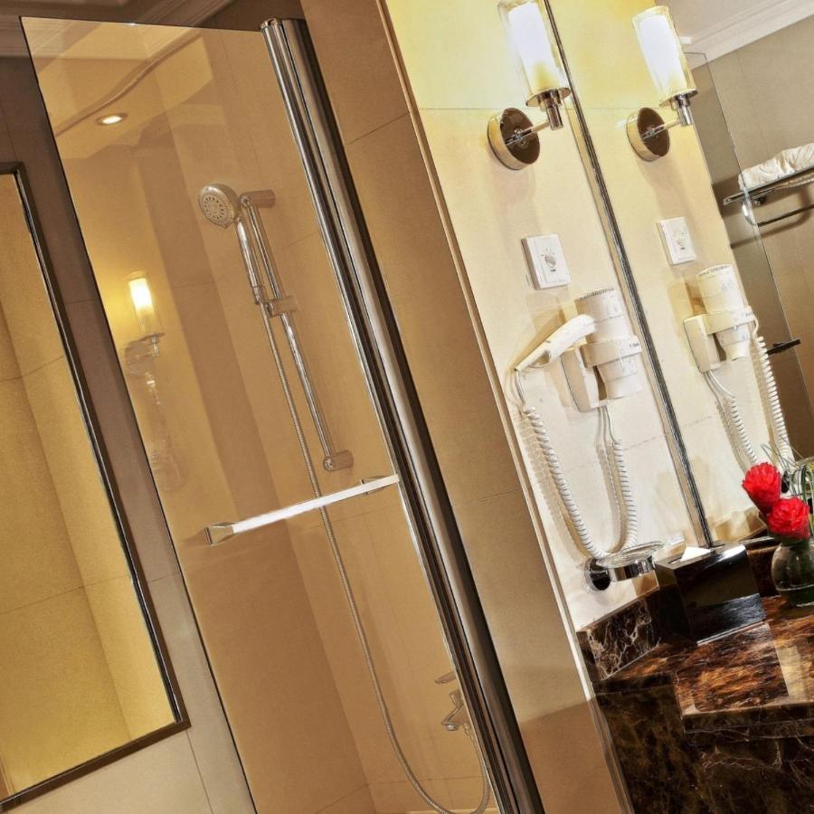 Park Regis Kris Kin Hotel Dubai Exterior foto A shower enclosure