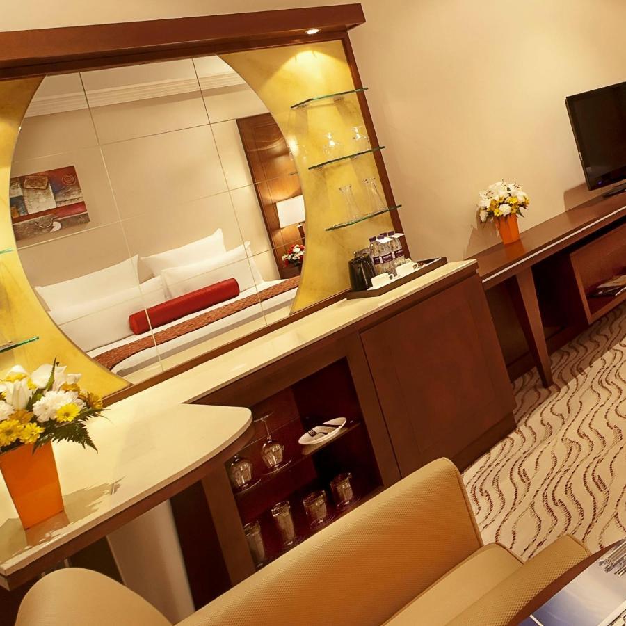 Park Regis Kris Kin Hotel Dubai Exterior foto A suite on board