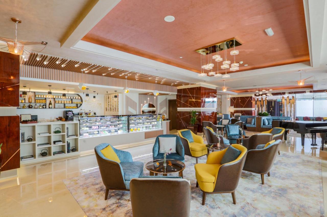 Park Regis Kris Kin Hotel Dubai Exterior foto The Lounge at the airport