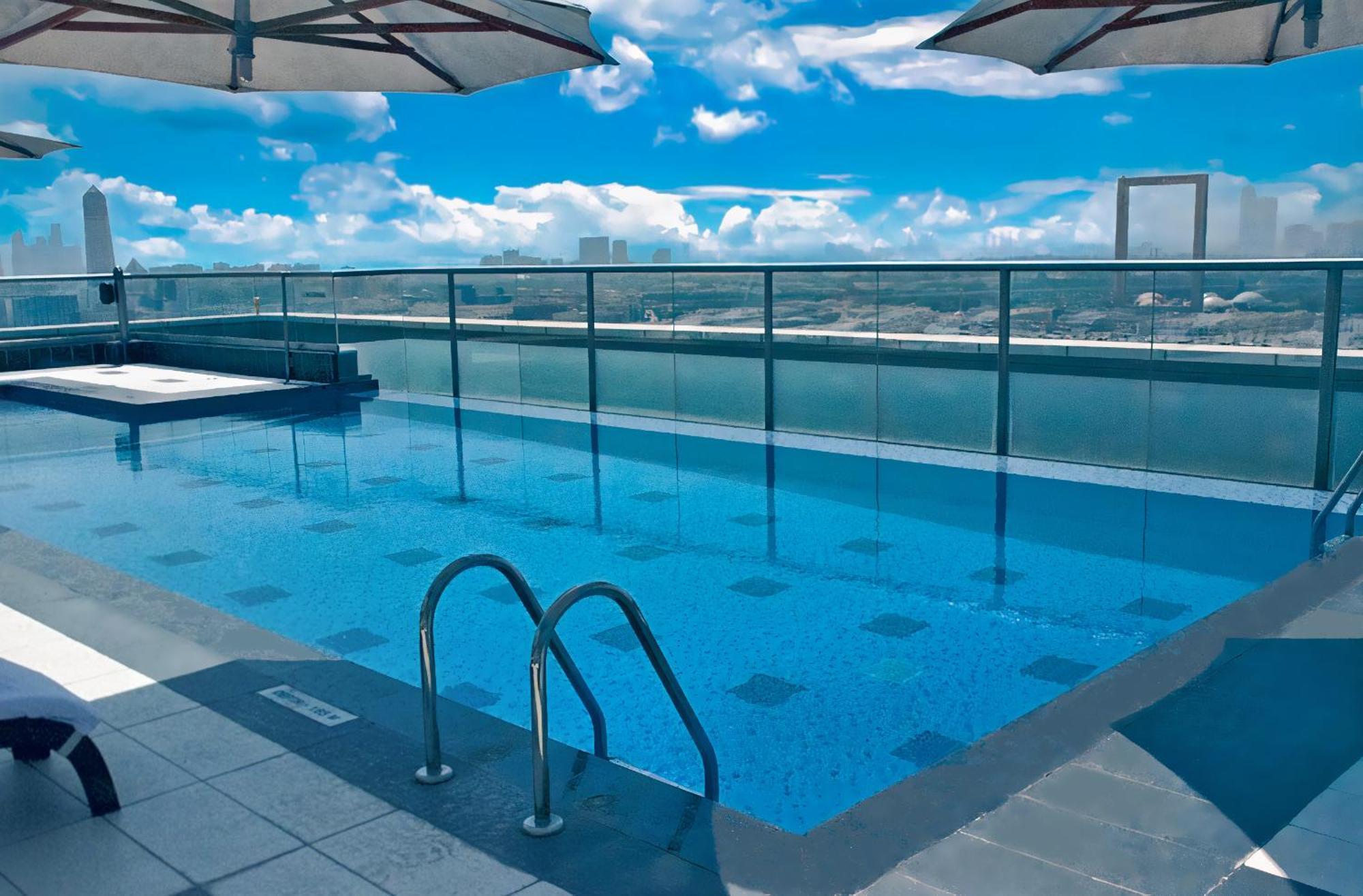 Park Regis Kris Kin Hotel Dubai Exterior foto The rooftop pool