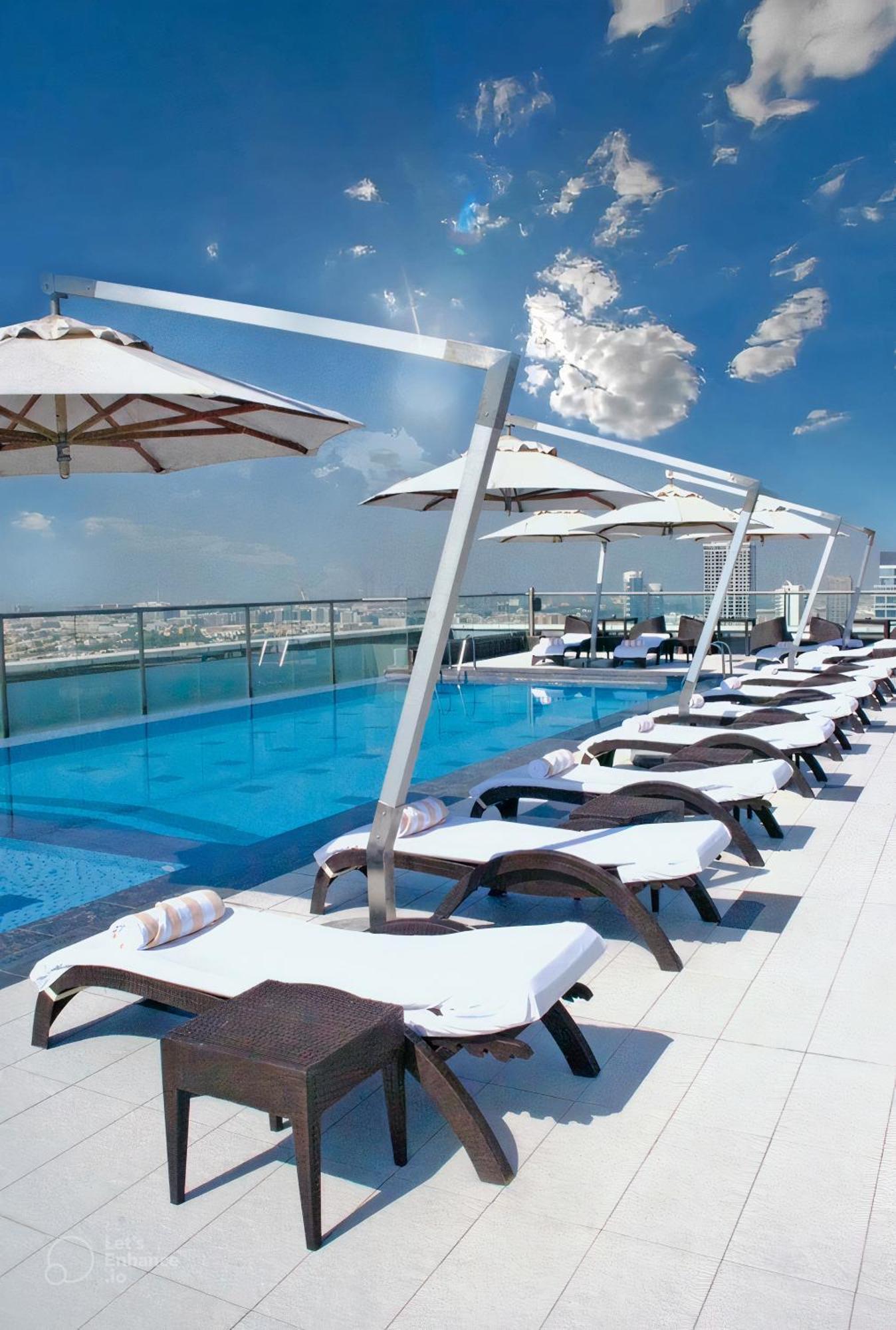 Park Regis Kris Kin Hotel Dubai Exterior foto Rooftop pool