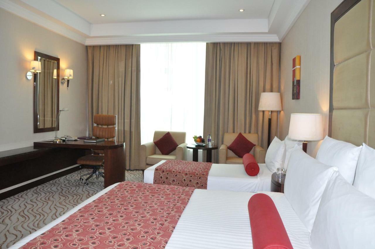 Park Regis Kris Kin Hotel Dubai Exterior foto A room at the hotel
