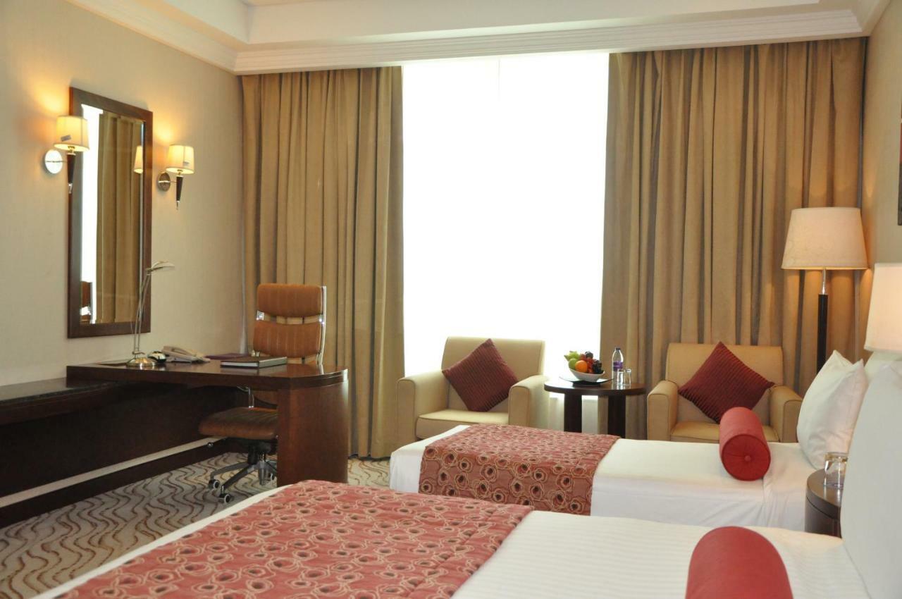 Park Regis Kris Kin Hotel Dubai Exterior foto A room at the hotel